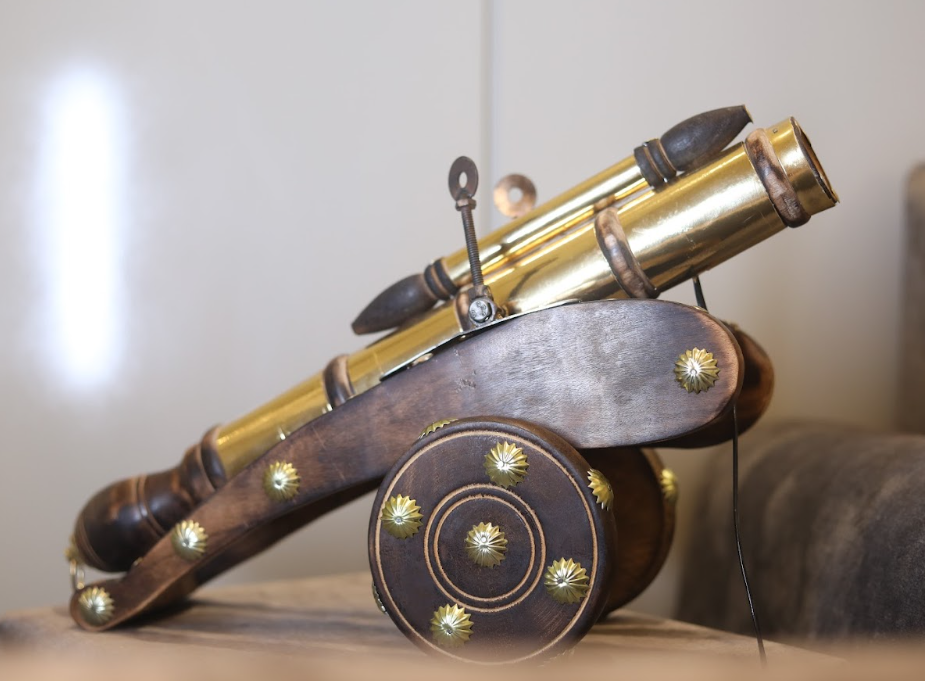 Wood Handicrafts Wooden and Brass Cannon Tope/